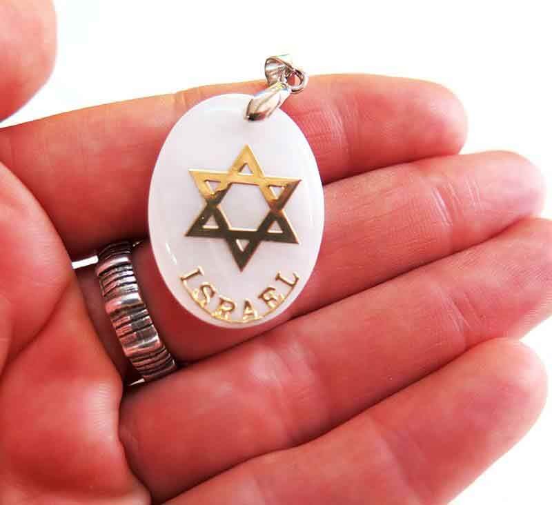 Mother of pearl pendant with Star of David