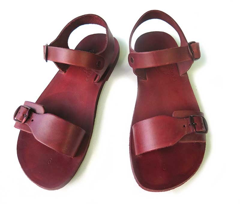 Grounding leather sandals